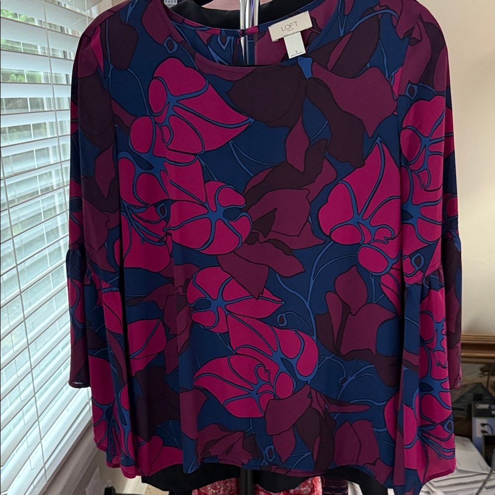 LOFT Women's Top - Burgandy and Blue Floral Blouse with beautiful flowy sleeves